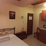 Toulatos Pantelis Apartman *
